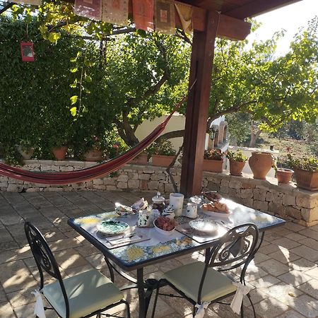 Piccolo Trullo Ostunese Le Jardin De Sophie' Ostuni Exterior photo